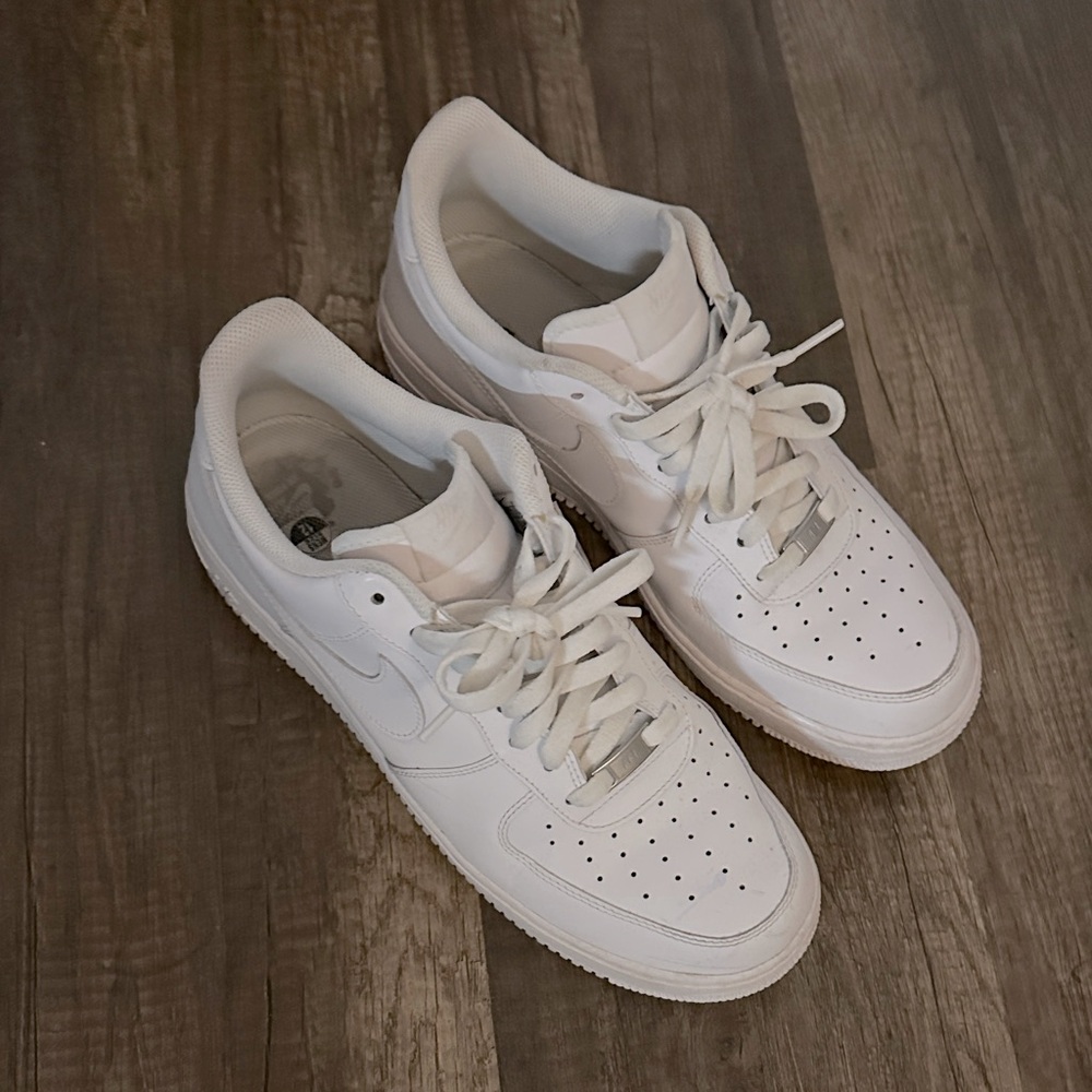 Nike AF1 White Low Classic Sneakers | 12M = 13.5W | Preowned Leather Air Forces - Picture 4 of 15